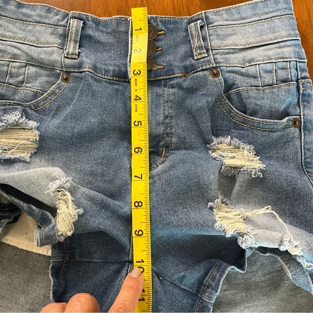 Vince‎ Blue New York women Distressed Denim Short Size 7